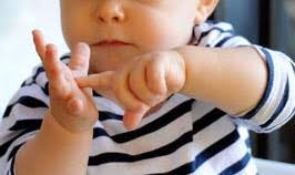 Bébé signe